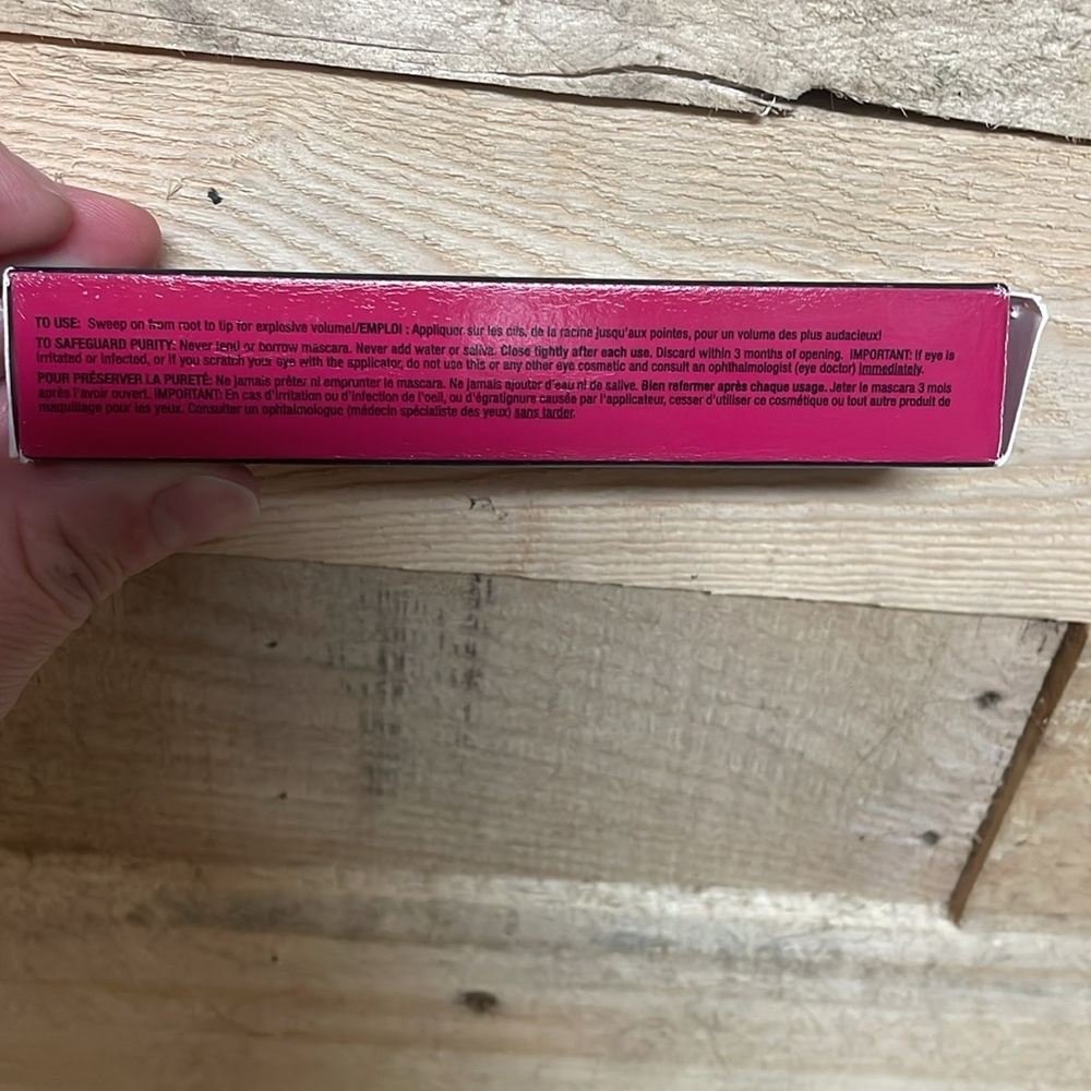 Avon Big & Daring Volume Mascara - Blackest Black - Picture 5 of 8